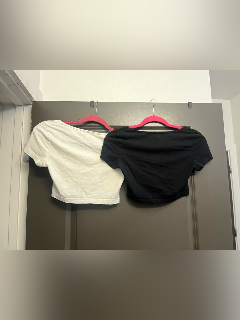 SHEIN women’s bundle of 2 crop tops size Small (white & black) - Picture 4 of 4